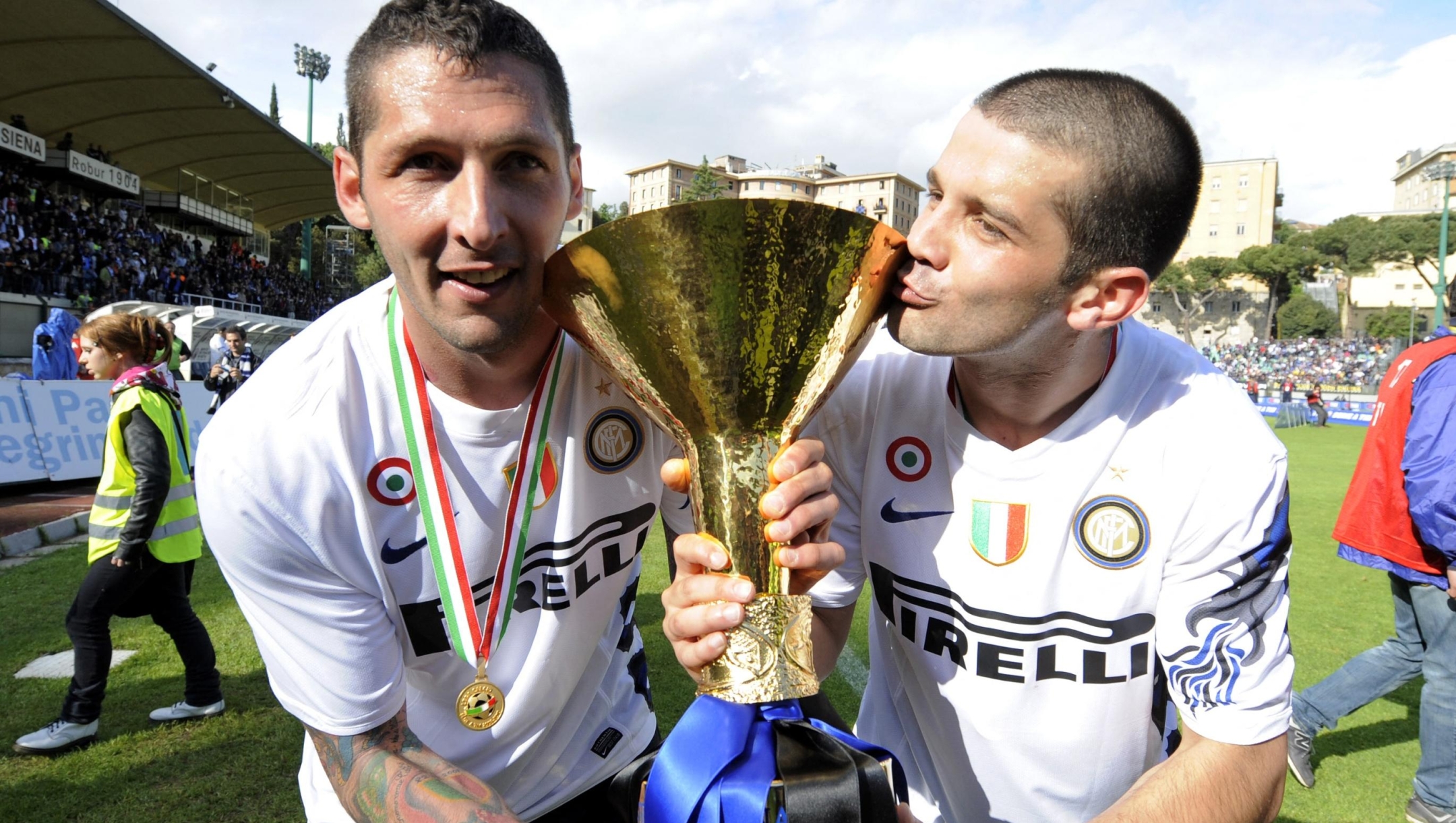 Inter Milan's defender Marco Materazzi (L) and Romanian defender Cristian Chivu celebrate with the trophy after his team defeated Siena 1-0 to win the Italian Serie A title on May 16, 2010 in Siena. Inter Milan secured a fifth straight Serie A title after Diego Milito scored the only goal in a 1-0 win. AFP PHOTO / ALBERTO LINGRIA (Photo by ALBERTO LINGRIA / AFP)