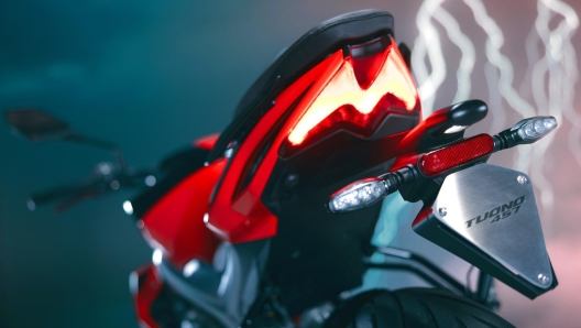 aprilia tuono 457
