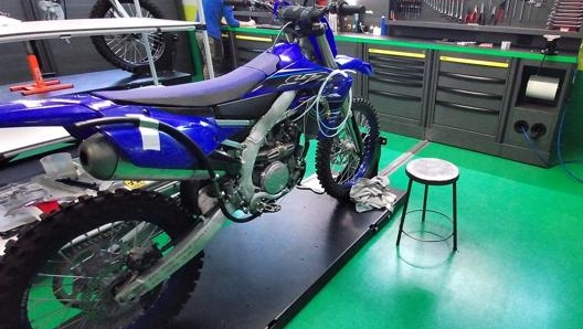 La collaborazione con Yamaha iniziò nei primi anni '90. Qui una cross quattro tempi