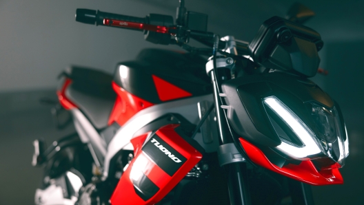 aprilia tuono 457